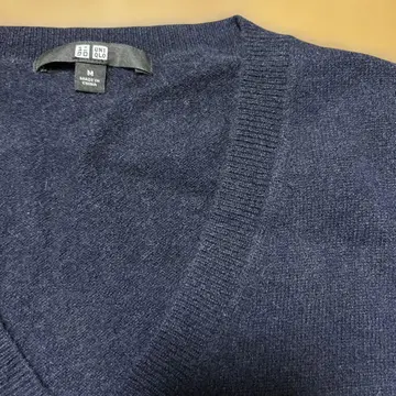 유니클로 캐시미어 100% V넥 니트 M