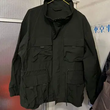 GU 블랙 유틸리티 자켓 다크 그린