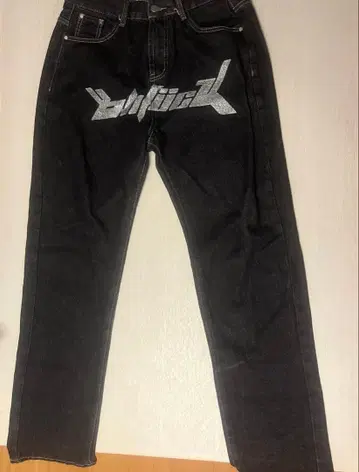 로고 프린트 블랙 데님 팬츠