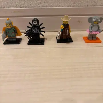 LEGO 미니 피규어 세트 4개