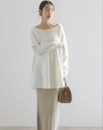 NOBLE 텐트라인 플레어 니트