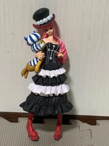 원피스 페로나 피규어 현 상태품