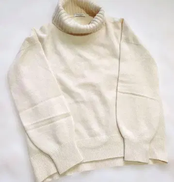 SPICE AND SPAN 크림 터틀넥 니트