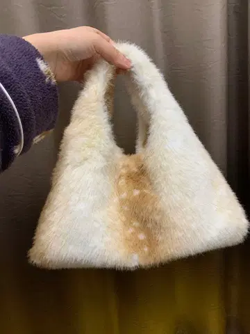 사슴 패턴 퍼 토트백