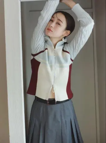 지퍼 달린 니트 스웨터