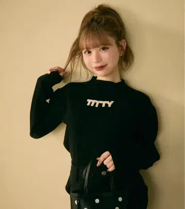 TITTY&CO. 하이넥 라메 리브 니트탑 블랙