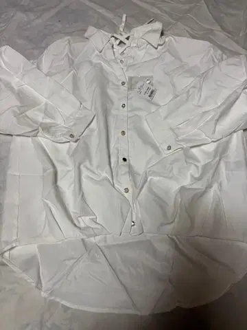 화이트 백 레이스업 버튼 셔츠