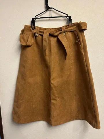 타미 힐피거 벨트 포함 브라운 스커트