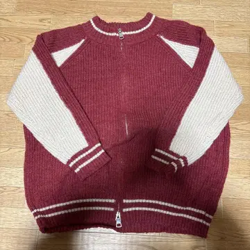 빨간색과 화이트 풀 집업 니트 스웨터