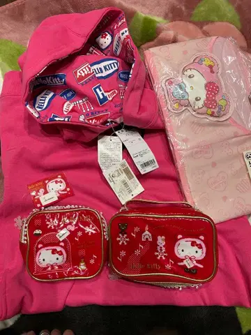 헬로키티 후드 부착 후드티와 메이크업 파우치 2세트