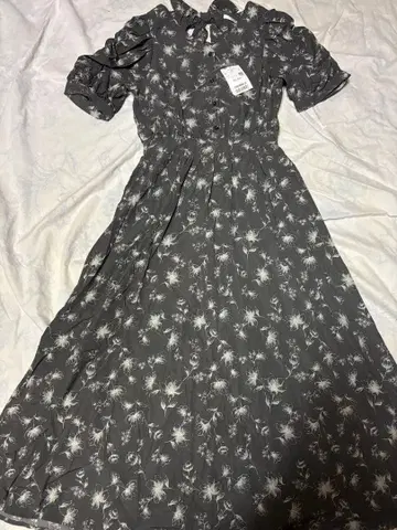 그레이 꽃무늬 원피스