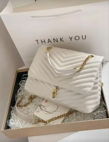 화이트 퀼팅 숄더백