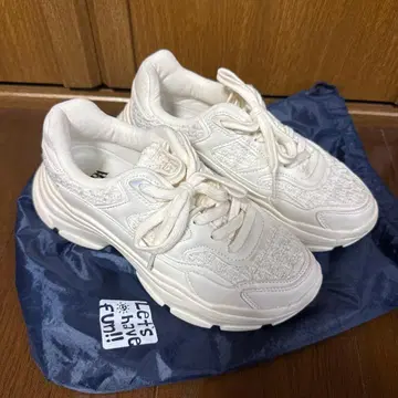 ZAPA 화이트 스니커즈 35 사이즈