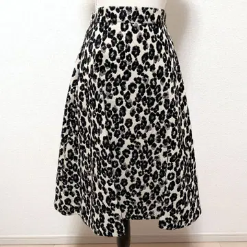 새상품!! BEATRISE 레오파드 무늬 스커트