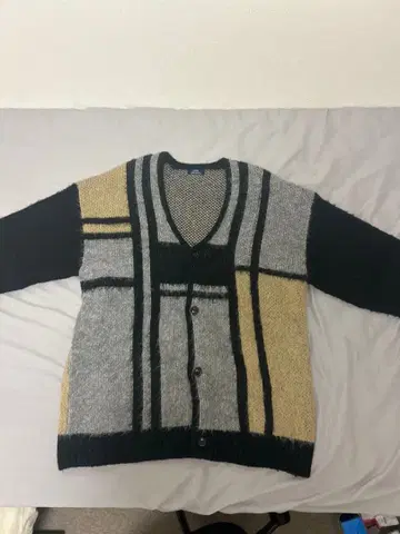 스트라이프 패턴 니트 가디건 V넥