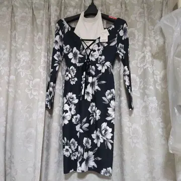 택 포함 새상품 플라워 프린트 오프숄더 긴팔 원피스