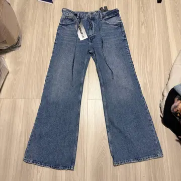 즉시 완판 아이템 ZARA RHUIGI FLARED 플레어 데님 팬츠