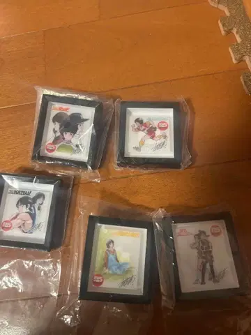 가챠 아다치 미츠루 화업 55주년 윈도우 아트 컬렉션 캡슐 토이