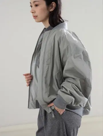 BEAMS AK+1 / 리버서블 MA1 블루종