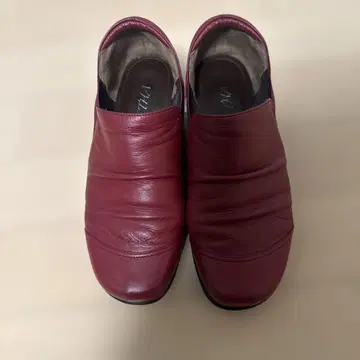 와인 레드 슬립온 가죽