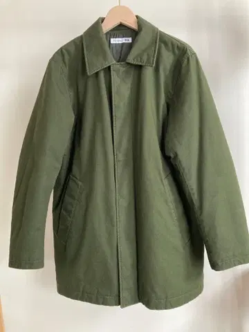 유니클로 JW ANDERSON 패디드 하프 코트 올리브 M 사이즈