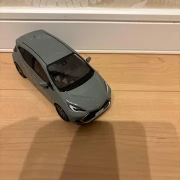 도요타 아쿠아 1/64 미니카 카키