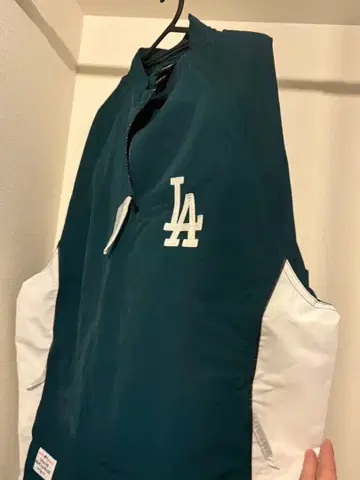 MLB LA 로고 자수 베스트 M 사이즈