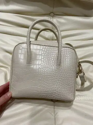 크로커다일 패턴 숄더백 로페피크닉