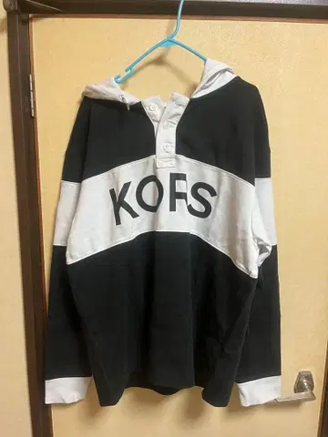 마이클코어스 후드 부착 후드티 블랙/화이트