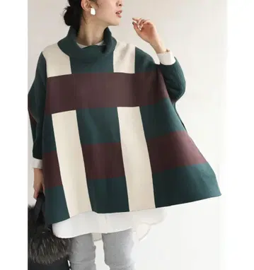 CAWAII 카와이 교차하는 컬러 라인의 돌먼 풀오버 상의