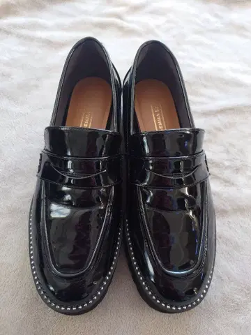 GEMMA LINN 에나멜 통굽 로퍼