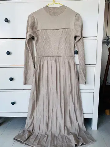 STUDIOUS 플리츠 니트 원피스 베이지