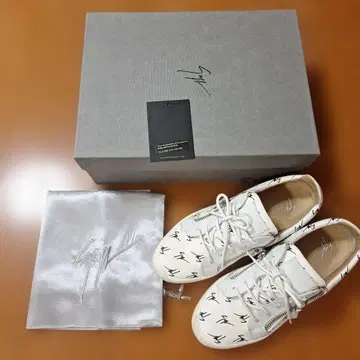 쥬세페 자노티 42 사인 패턴 화이트 스니커즈