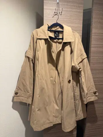 베이지 트렌치코트 드롭 숄더