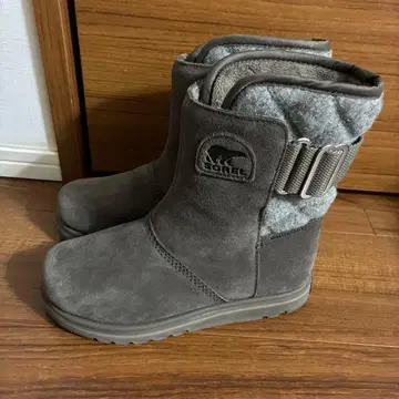 SOREL 그레이 숏부츠 버클 포함