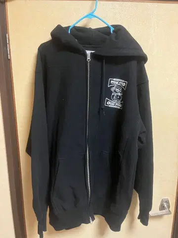 피라코짱 캐릭터 프린트 풀 집업 후드티 블랙