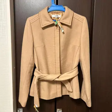 퍼 달린 베이지 자켓