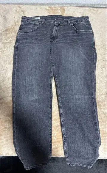 ZARA 다크 그레이 스트레이트 데님