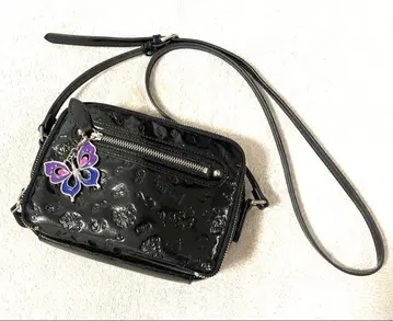 ANNA SUI 에나멜 숄더백 에리스 블랙 엠보싱