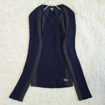 새상품급 돌체앤가바나 로고 니트 리브 V넥