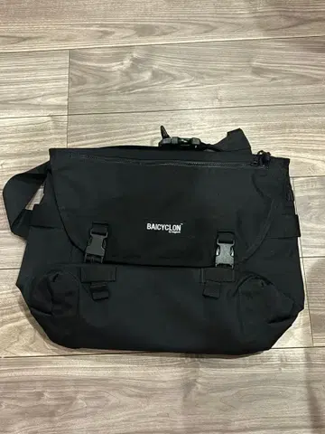 BAICYCLON 블랙 메신저 백