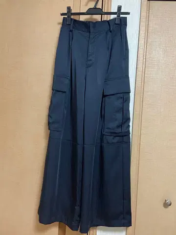 플레이아이디 새틴 카고 와이드 팬츠