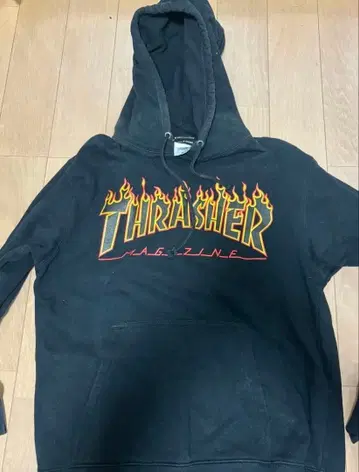 THRASHER 프레임 로고 후드티 블랙