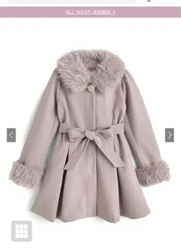 퍼 달린 옅은 핑크 롱 코트