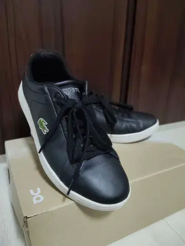 라코스테 블랙 스니커즈