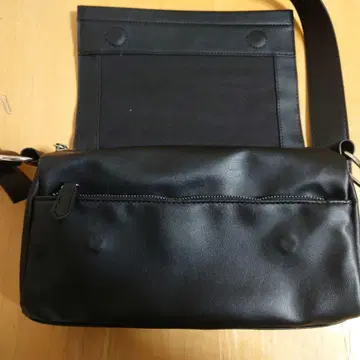 블랙 숄더백 조정 가능 스트랩