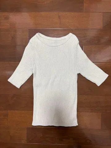 리브 편직 화이트 니트 M 사이즈