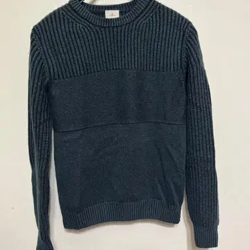 퓌테리 다크 그레이 크루넥 니트