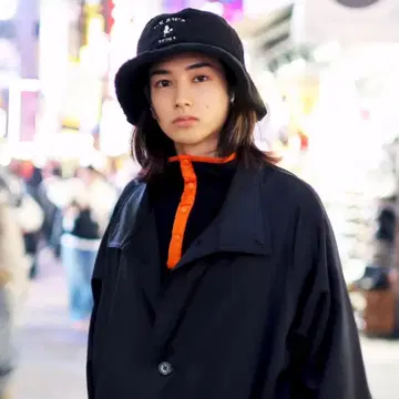 [ 나루미 리쿠 씨 착용 모델 ] 오렌지 라인 하프 버튼 플리스