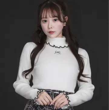 pium 프릴 하이넥 니트탑